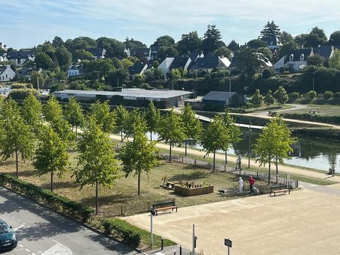 Situé au 3ème étage d'une résidence livrée en 2023, cet appartement moderne de 102 m2 vous invite à découvrir un cadre de vie exceptionnel avec vue imprenable sur le port de Vannes. Dès l’entrée, vous serez accueilli par un espace fonctionnel et lumi...