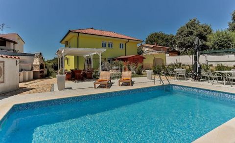 Location: Istarska županija, Medulin, Medulin. ISTRIA, MEDULIN - Apartment house located in a quiet street near the city center, waterfront and sandy beaches. We present a quality, renovated and maintained apartment house, located in a quiet and peac...