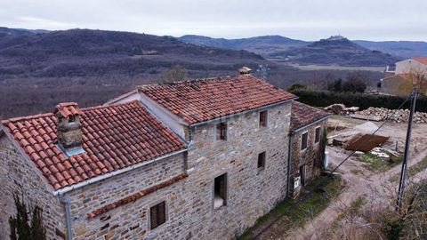 ISTRIË, MOTOVUN - Huis met panoramisch uitzicht In het noordelijke deel van Istrië, boven de vallei van de rivier de Mirna, ligt waarschijnlijk de beroemdste en meest aantrekkelijke Istrische middeleeuwse stad Motovun-Montona, waarvan de veduta een v...