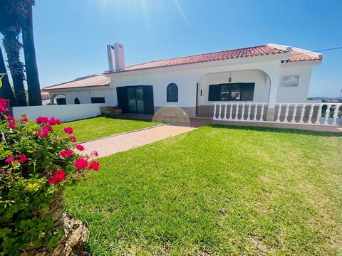 Casa restaurada, de 2 plantas, situada en Gaeiras, inserta en una zona residencial, a poca distancia de la Villa Medieval de Óbidos y de la ciudad de Caldas da Rainha. Esta villa tiene un gran potencial ya que: - Tiene entrada a 2 calles; - Dispone d...