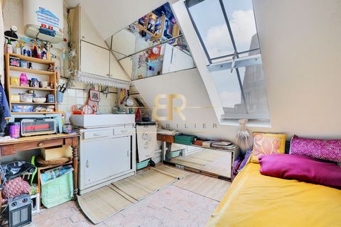 At the REPUBLIQUE metro station, in a beautiful freestone building, on the 6th and last floor with ELEVATOR, the BR Real Estate Cabinet offers you the union of two service rooms sold with a cellar. Ideal pied-à-terre or office (possible 2 separate sp...