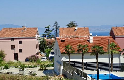 Krk, Malinska: Two-bedroom apartment of 78.50 m² with a one-bedroom apartment of 46.09 m² as an annex in a luxurious new building with 3 pools. The building has 3 floors and is located in an exclusive part of Malinska, surrounded by family villas and...