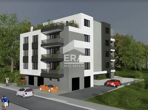 ERA ImotiTe propose à la vente un garage dans un immeuble résidentiel multifamilial nouvellement construit, quartier de Pazara, Sofia. Targovishte. Le garage a une superficie de 18,23 m². Au rez-de-chaussée avec un excellent accès. Les dimensions de ...