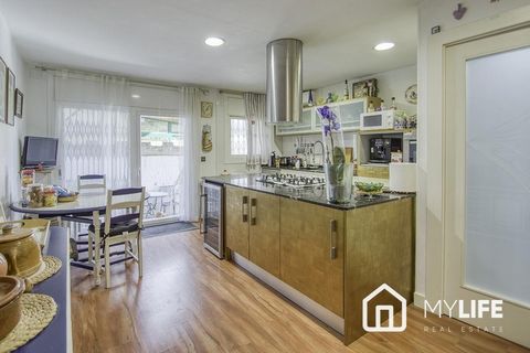 MYLIFE Real Estate präsentiert diese fantastische Immobilie zum Verkauf in einer der besten Gegenden der Stadt, dem Viertel Horta. Objektbeschreibung Derzeit ist dieses Haus mit einem anderen verbunden. Es handelt sich um zwei unabhängige Registrieru...