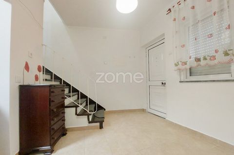 Identificação do imóvel: ZMPT570174 1 bedroom villa well located in the center of Minde, ground floor and 1st floor with kitchen, living room, 1 bedroom, 1 bathroom and pantry.Location and surroundings: In the surroundings there is an offer of servic...