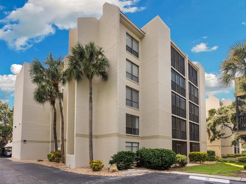 Beachside Bliss at Bay Oaks on Siesta Key! Welcome to your ultimate coastal escape! This stunning 2 bedroom, 2 bath condo at Bay Oaks offers the perfect blend of island living and modern comfort, just steps away from the world-famous Siesta Key Beach...