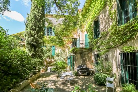 Between the Mediterranean and Cevennes is nestled this magnificent 18th-century castle, offering more than 590 m2 of living space. Situated in a very quiet environment with fully grown trees and singing birds, it is close to a town with all amenities...