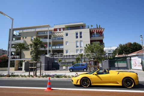 CANNES LA BOCCA CENTRE, Situé dans une petite résidence récente et sécurisée, beau 3 pièces de 72 m2 climatisé composé d'une entrée avec placard, de 2 chambres avec placard, d'une salle de bain avec un emplacement pour une machine à laver, d'un séjou...