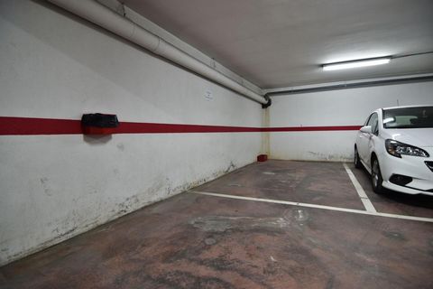 In order not to go crazy looking for parking and to have the vehicle protected from inclement weather and the dangers of the street, we offer you the opportunity to buy this large garage space for rent in El Alquian, with 11.75 m2 built and located o...