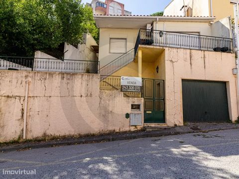 House in the urban area of Torres Novas, located on the edge of the oldest area of the city. The villa has some renovations to be carried out without being deep, without structural problems and only renovating or repairing the floor and interior and ...