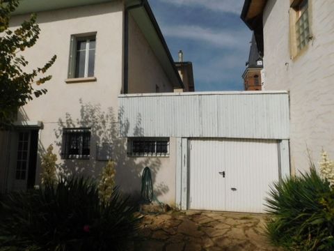 In the town of Marcilloles, T7 village house with a pretty pleasant and sunny terrace. Date of construction: 1948 and 1974. The interior is composed of 5 bedrooms, a 25 m2 lounge area and a 50 m2 dining/living area, as well as a kitchen. Its living a...