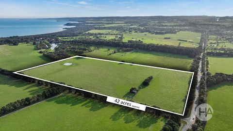 With 42 acres (approx) of prime pasture and just moments from the beach, start planning your ultimate peninsula farm lifestyle! Offering extraordinary potential to build a stunning new country home (STCA) and develop the property for cattle, horses o...