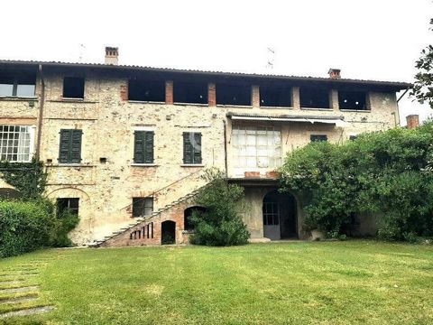 Cascinale storico con parco San Felice Nel cuore del suggestivo centro storico, dove il tempo sembra essersi fermato, si erge una proprietà di fascino senza pari, rara e di assoluto pregio. Questo magnifico cascinale dalle ampie dimensioni è circonda...