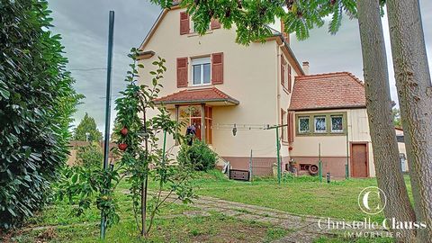 Exklusiv bei Christelle Clauss Immobilier Colmar Kommen Sie und entdecken Sie dieses schöne Haus im Herzen von Colmar, in der Nähe von Geschäften, Buslinien und Schulen. Das Haus verfügt über 4 Schlafzimmer und einen schönen Garten mit Garage! Es set...