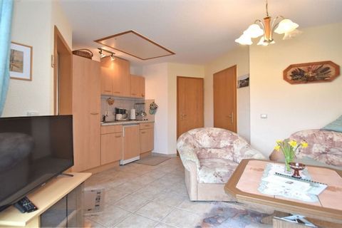 Auf einem schönen und von Bäumen umgebenen und eingezäunten Grundstück (600qm) liegt dieses komfortabel und gemütlich eingerichtete völlig freistehende Ferienhaus. Es besteht aus zwei identischen und separaten Wohnungen. Diese Aufteilung eignet sich ...
