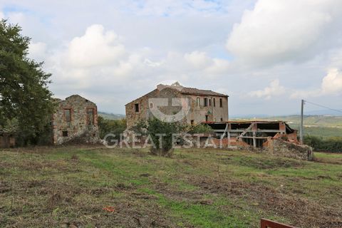 For the main unit, at the time a restoration study was produced and approved by the municipality with the possibility for the same of an extension, the Prg indicates it as property of historical archittetonico interest, lends itself to be renovated a...
