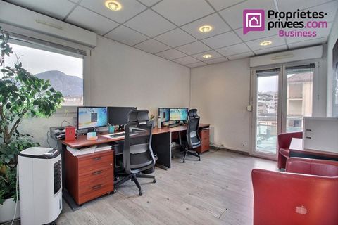 Fabrice Brouillard offers 85 m² offices located in a small, very well maintained residence in the center of Annecy, composed mainly of apartments. Currently leased to a medical franchise under a commercial lease until September 30, 2028, this propert...