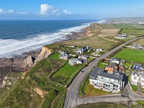Ideal holiday home/investment opportunity in stunning clifftop location - Apartment 4 is a luxurious ground-floor, 3 bedroom home offering breathtaking sea views and over 100m² of high-specification living space. EPC - B Features: - Balcony - Interco...