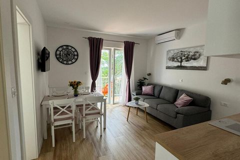 Apartment & Rooms Papa feature accommodation units located in Srebreno, a lovely seaside village near historic Dubrovnik. This accommodation is perfect for guests who wish to stay in a quiet place, yet close to numerous sites during the vacation. Par...