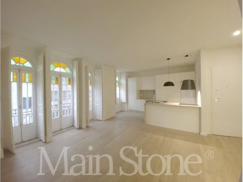APARTAMENTO T1 COM SUITE - RUA EÇA DE QUEIROZ - SANTO ANTÓNIO - LISBOA Localizado no piso 3 de edifício histórico totalmente renovado, com elevador, este requintado apartamento dispõe de sala e cozinha totalmente equipada em conceito 'open space', co...