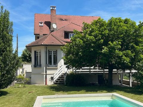 Propriete à vendre 8 pièces proche de VARAMBON (01)