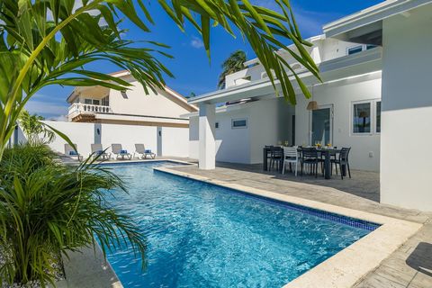 Te koop – Turnkey 4-unit appartementencomplex in Bubali, Noord Aruba Volledig gerenoveerd · Inkomen genereren · Toplocatie   Welkom bij Bubali - een zeldzame investeringsmogelijkheid op slechts enkele minuten van Eagle Beach en de Palm Beach-strip in...