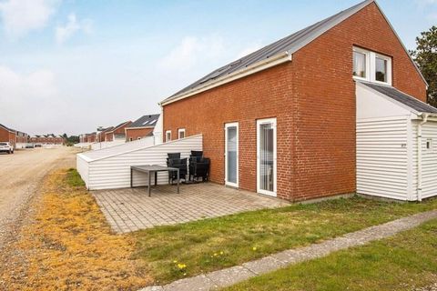These charming thatched, detached villas provide a relaxing retreat in a spacious holiday park near the North Sea. Each villa features a large living room with an open-plan kitchen, creating a cozy atmosphere. The property includes four comfortable b...
