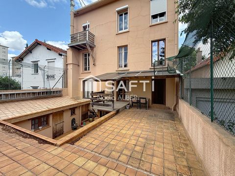 Immeuble familiale 285m² habitable environ divisée en 3 appartements 4 pièces