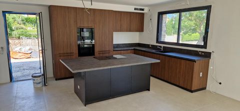 Maison neuve 170m², 4 chambres, piscine, 10 min à pied de Santa Lucia