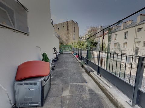Rare sur le secteur : 3 pièces avec terrasse au bord du canal Dans une résidence moderne et sécurisée (2013), idéalement située en bord de canal, à 5 minutes du métro Porte de Paris, du tramway T1 et de la gare RER D. Venez découvrir ce magnifique ap...