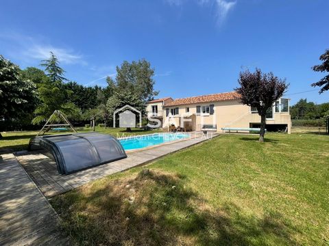 Très bel environnement naturel, au calme pour cette maison de 4 chambres avec piscine