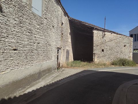 Maison à vendre à rénover entièrement SAINT HILAIRE DE VILLEFRANCHE (17)