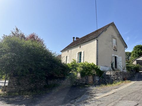 Gramat, ensemble immobilier (maison, garage, étable et plateau vide)