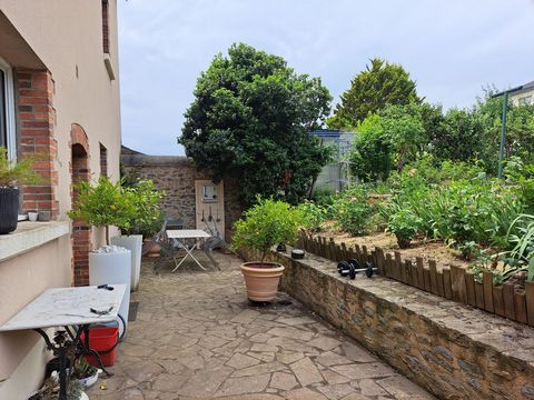 maison de ville entièrement rénovée de 130M² avec 4 chambres