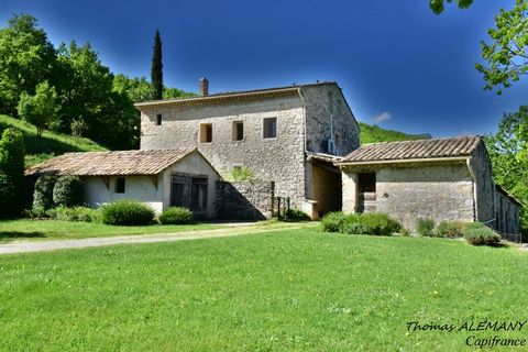 Propriété en pierre de 180 m² habitables sur 22 000 m² de terrain, vue dominante