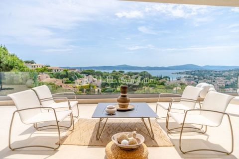Villa te koop in Sainte-Maxime. In het gewilde Sémaphore-gebied, dicht bij het stadscentrum, is deze prachtige villa volledig gerenoveerd met hoogwaardige materialen. Prachtig uitzicht op zee over de Golf van Saint-Tropez biedt: een ontvangsthal, een...