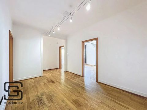 Ons kantoor biedt dit appartement aan voor gebruik als vrij beroep of lokaal bedrijf (diensten aan de lokale bewoners). Gelegen in de chique wijk Belair, op 500 meter van Royal Hamilius, is dit appartement/kantoor een geweldige kans om uw woning te l...