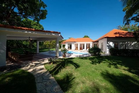 Gelegen in het prestigieuze en exclusieve Sea Horse Ranch-complex , tussen Sosua en Cabarete , is Villa Magnolia veel meer dan een huis: het is een privé-toevluchtsoord in een van de meest bevoorrechte gebieden van de noordkust van de Dominicaanse Re...