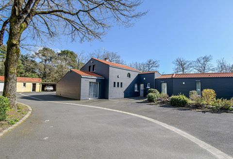 Maison 8 pièces 192 M2 Piscine et dépendances