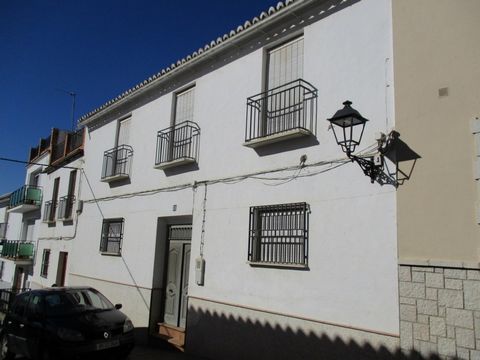 We are honoured to have been instructed to market this very substantial piece of real estate located in a prestigious, central street within the Andalucian pueblo of Valle de Abdalajis. The property is located on a very large urban plot of 316m2 and ...