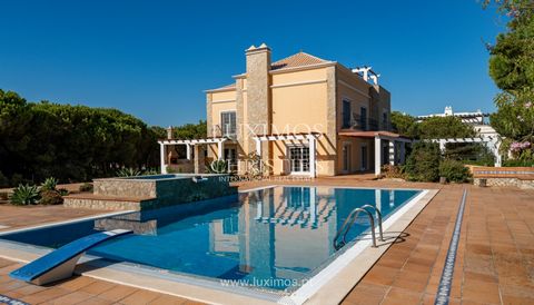 For sale in Castro Marim, Algarve, is a 5-bedroom villa with a view of the sea and just a few steps from Praia Verde . This residence has four bedrooms with private bathrooms , balconies , and views of pine trees. The property features a spacious pri...