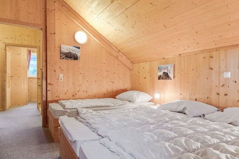 Ten nowoczesny, wolnostojący drewniany domek dla maksymalnie 9 osób znajduje się w małym parku domków z kilkoma domkami w Sankt Georgen ob Murau w Styrii, cicho pośród pięknej przyrody i w pobliżu ośrodka sportów zimowych Kreischberg. Domek jest komf...