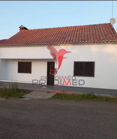 House T3 with capacity to be a T6 or even a local accommodation, situated in the well street in the village of Cabeça de Carneiro, parish of Santiago Maior, municipality of Alandroal. Composed of 3 bedrooms, 2 kitchens, pantry, 2 garages, attic, base...