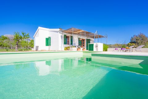Klein, idyllisch landhuis in Selva met privé zwembad en uitzicht op de bergen, voor 2 personen. Het zwembad van 7,5m x 4,5m heeft zout water en een diepte van 1,5 tot 2m. Op het terras kunt u rusten in de mediterrane zonneschijn op een van de ligstoe...