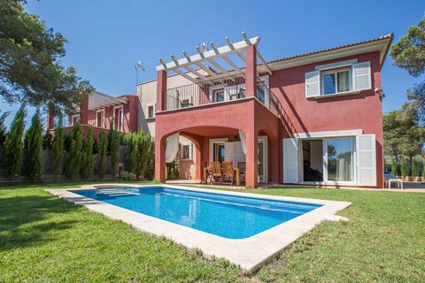 Welcome to this magnificent villa with private pool located in the residential area of Vallgonera (Cala Pi). It sleeps 7 people. The outside areas are spectacular. Cool off in the chlorinated pool of 6 x 3 m with a depth ranging from 1 m to 2 m. Ther...