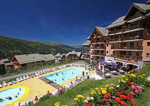 Your residence: Situated overlooking the resort, the Pierre & Vacance Le Tabor Residence is designed in typical regional style. It has exceptional panoramic views of the mountains from the balconies. The welcoming and comfortable self catering ski ap...