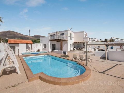 Estupendo offers this magnificent six bedroom house located in the quiet area of Macher, only a ten minute drive from the main tourist centre of Puerto del Carmen. The property has excellent views of the sea and Fuerteventura. The property has been b...