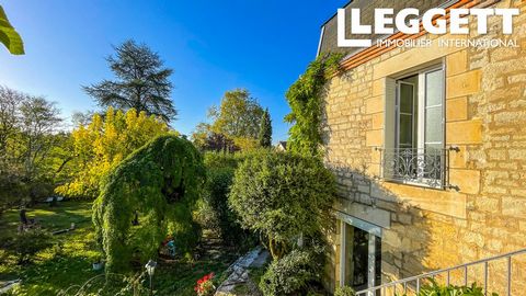A15568 - This large family house is located near Souillac, ideally located from a tourist point of view. It was previously used for a bed and breakfast business as the layout of the rooms is perfect for a B&B : huge living room around fireplace, dini...