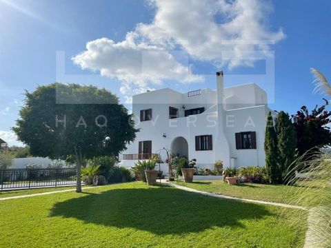 This amazing house for sale in Chania, Kolymbari, is located in the village of Darmarochori. The total living space of the property is 159sqms and it sits on a 1375sqms private landscaped plot. The property is arranged over 2 floors and consists of 3...