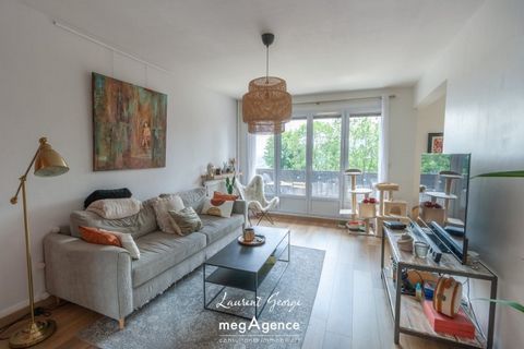 megAgence offers you a bright Type 4 apartment located on the 4th floor out of 5 with an elevator in a quiet and well-maintained residence in Bois-Guillaume, bordering Rouen, close to shops and the F1 bus, a 20-minute walk from Rouen SNCF train stati...